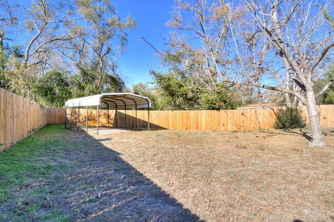 Building Photo - 4 Bedroom 1.5 Bathroom Home in Augusta