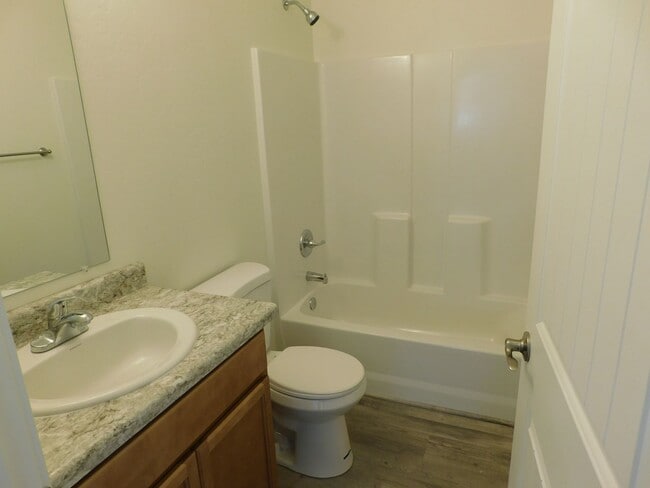 Building Photo - WALKING DISTANCE TO COMMUNITY