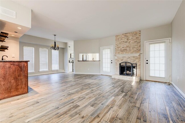 Building Photo - 9400 Doliver Dr