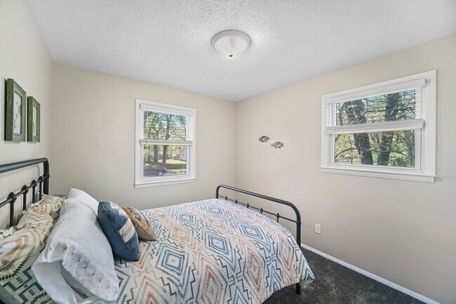 Building Photo - 615 Pine St