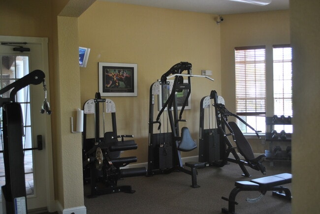 Building Photo - Luxury 2 bedroom 2 bathroom condo with lak...