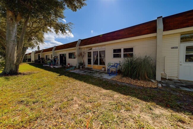 Building Photo - 13827 Mission Oaks Blvd