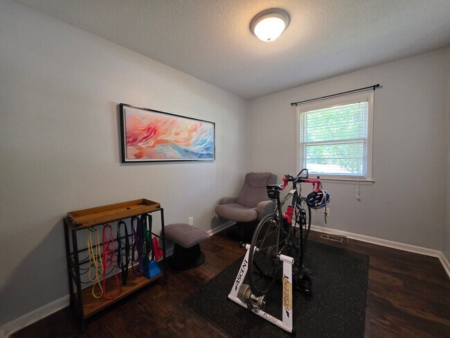 Building Photo - Sherwood Forest Gem | Spacious 3BR Home with Fenced Yard & Flex Room
