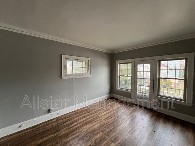 Building Photo - 3628 E 142nd St