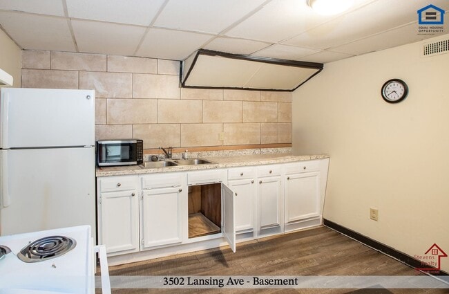 Building Photo - 3502 Lansing Ave