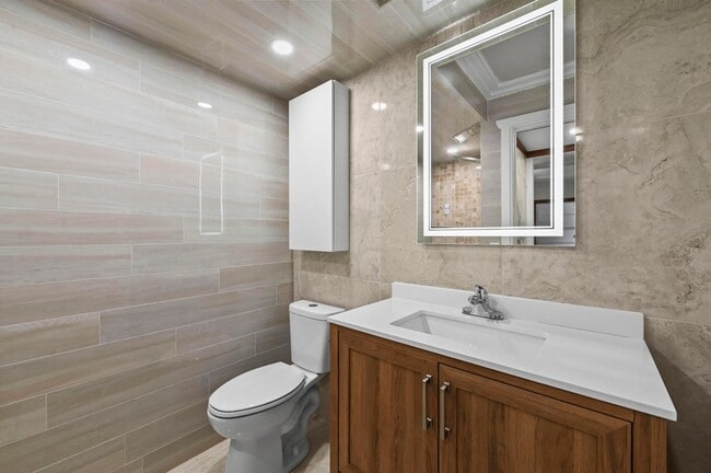 Building Photo - 551 Normandy Ln