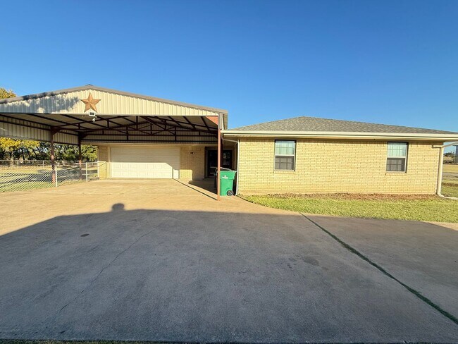Building Photo - Classic Celina Charm with Vintage Comfort - Spacious 3-Bedroom Home with Large Yard and Covered P...