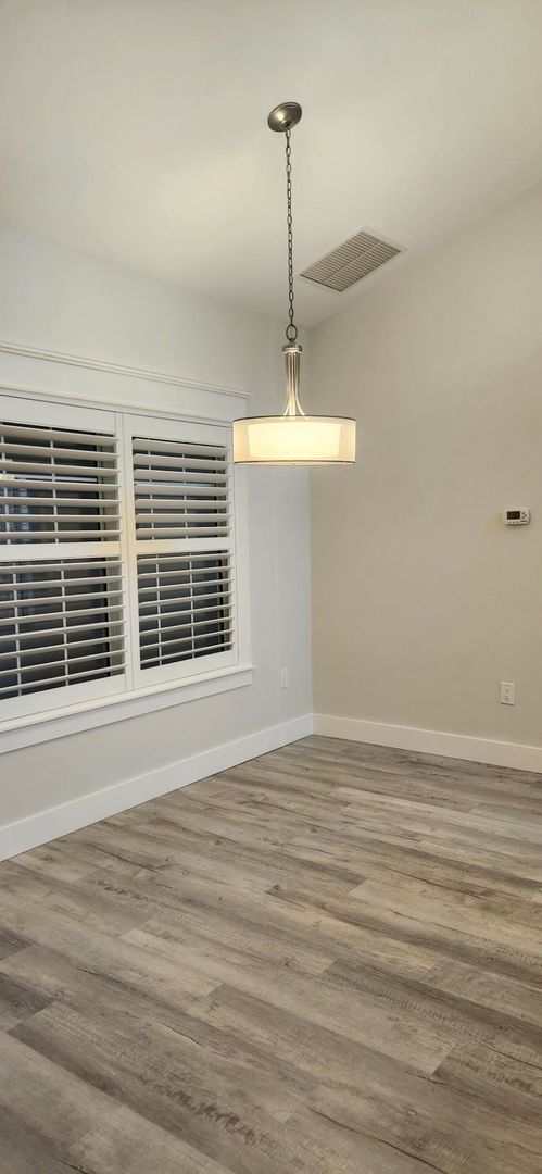 Building Photo - Beautifully updated 3-bedroom, 2.5-bath home in a picturesque country setting