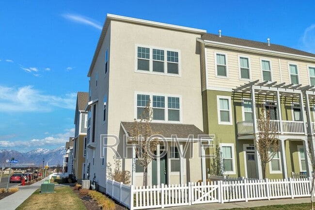Building Photo - 7852 S 5440 W