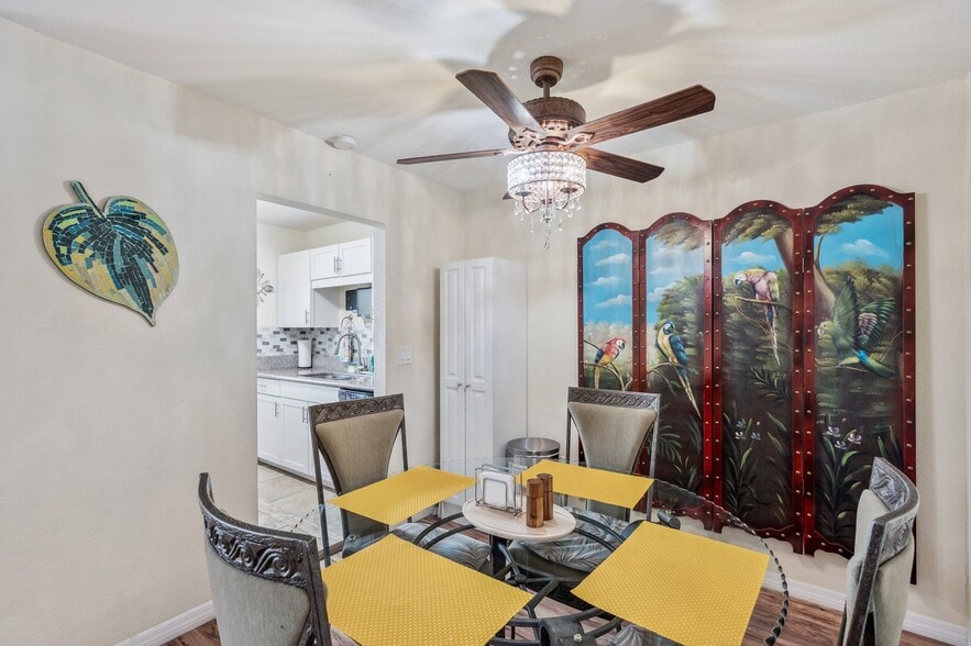 Building Photo - 2 N Fernwood Ave