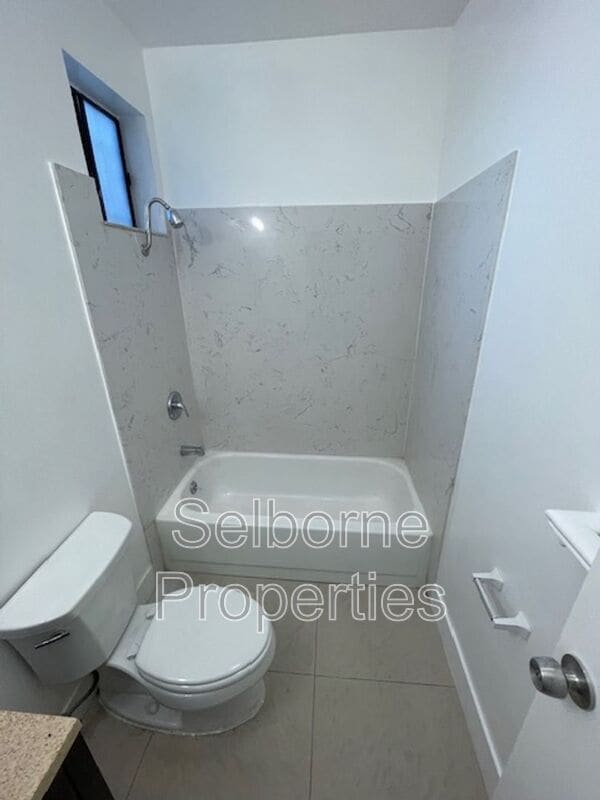 Building Photo - 1944 E 20th St