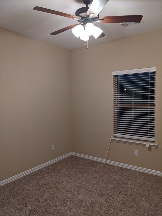 Building Photo - 128 Canales Cir