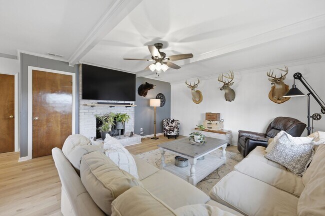 Building Photo - Stunning 4-Bedroom Waterfront Retreat with Modern Upgrades & Lake Living.