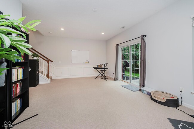 Building Photo - 755 Ivy Ln