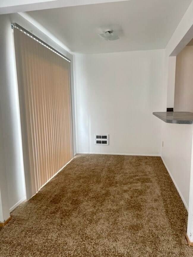 Building Photo - H112
