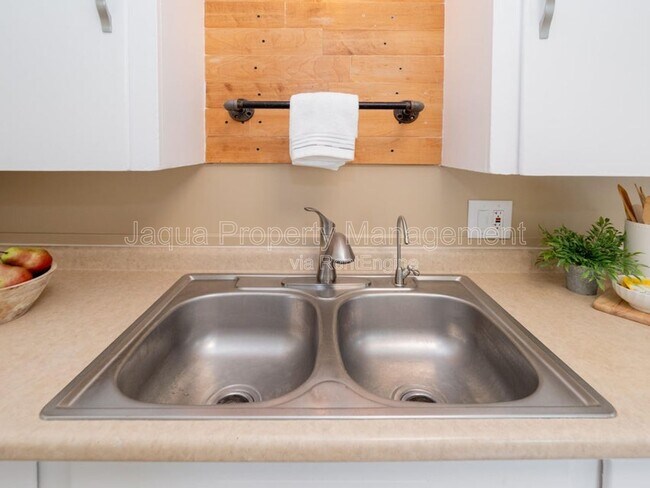 Building Photo - 1928 Eckener Dr