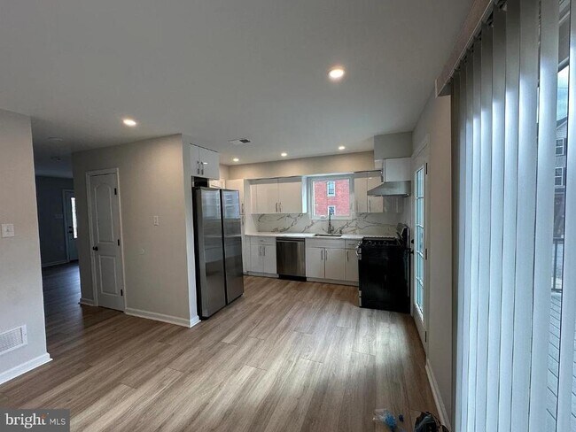 Building Photo - 104 Stuart Ave