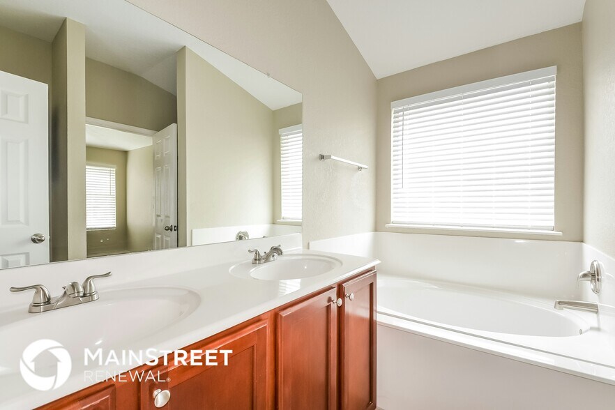 Building Photo - 13203 Loma Vallejo