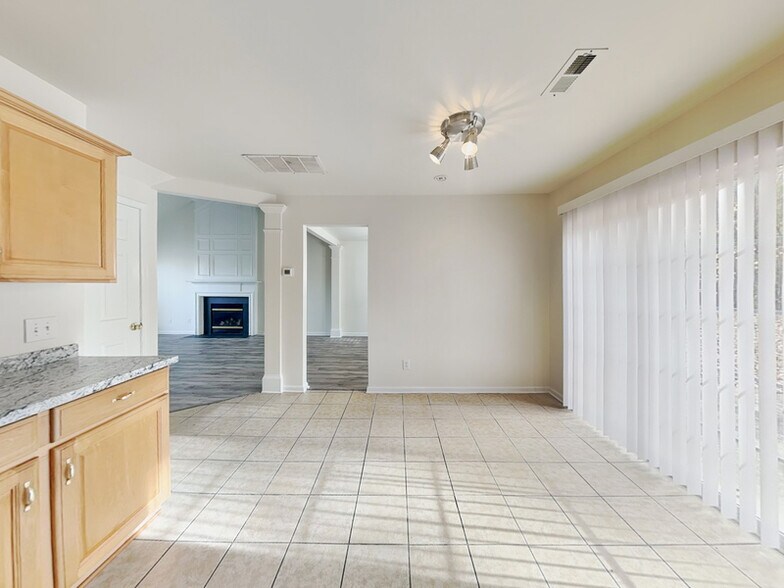 Building Photo - 8627 Challenger Dr