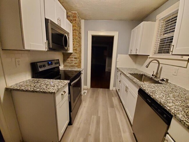 Building Photo - 1192 E 66 St