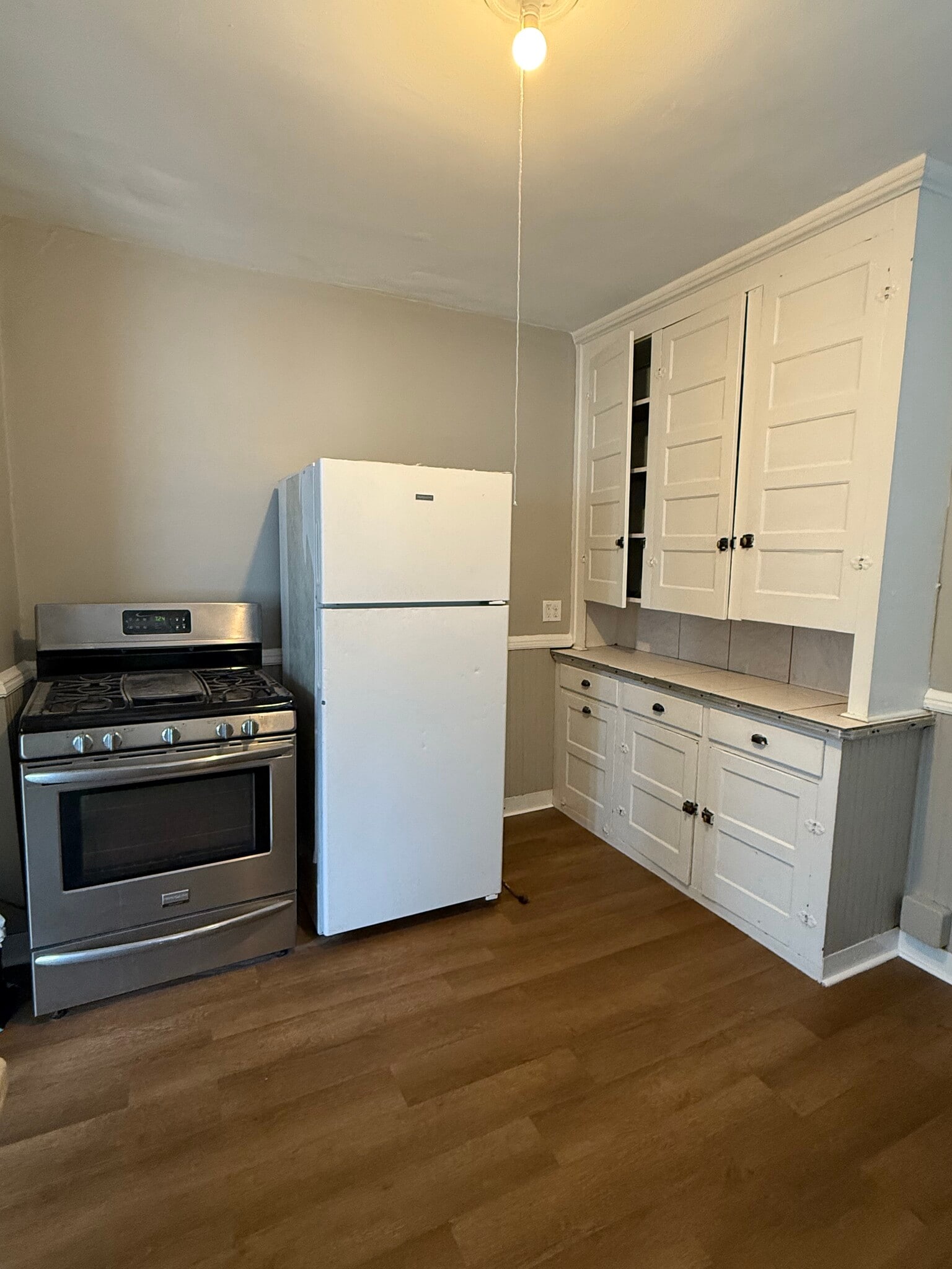 Kitchen - 225 E 31st St