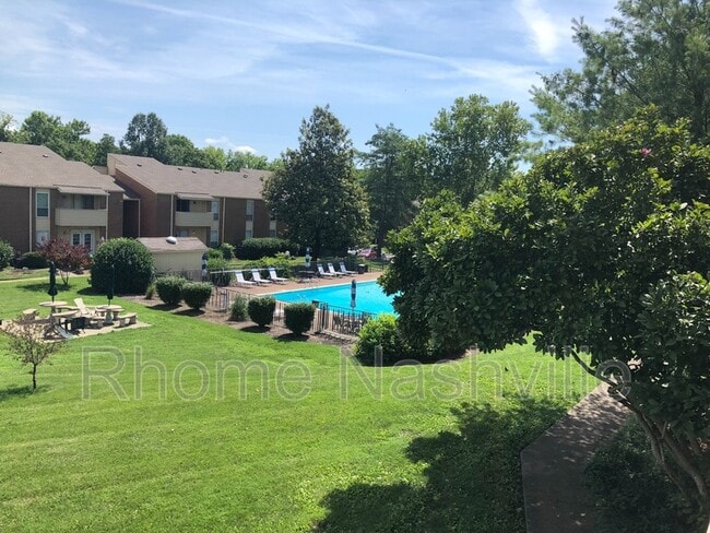 Building Photo - 515 Basswood Ave