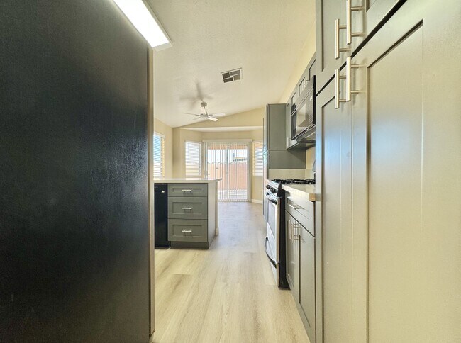 Building Photo - 1009 Torington Dr