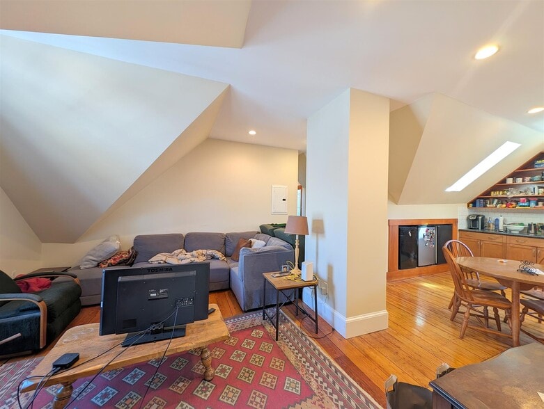 Building Photo - 36 Orchard St