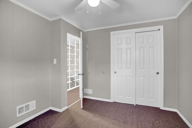 Building Photo - Completed Renovated Townhouse