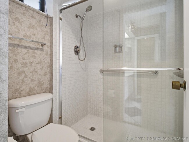 Building Photo - 5390 Woodland Lakes Dr