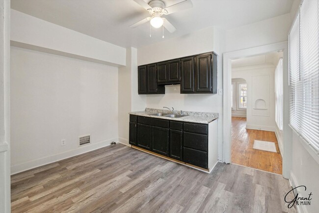 Building Photo - 3 bedroom $1450