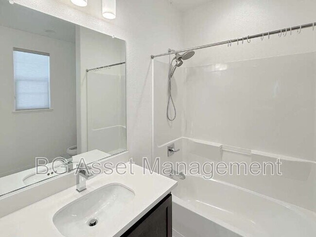 Building Photo - 223 Bolt Ct