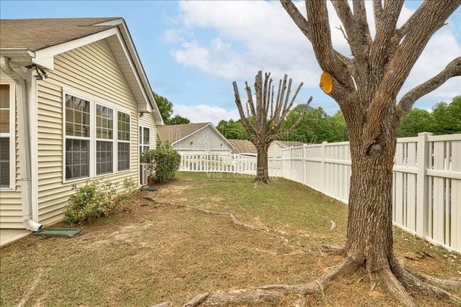 Building Photo - 1033 Pinehurst Dr
