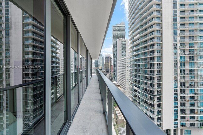 Building Photo - 1000 Brickell Plaza