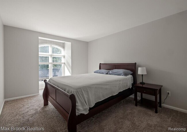 Building Photo - 1125 Meadowglen Ct
