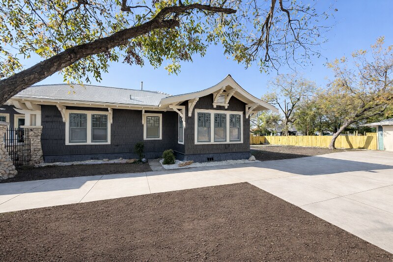 Building Photo - 843 Rigsby Ave