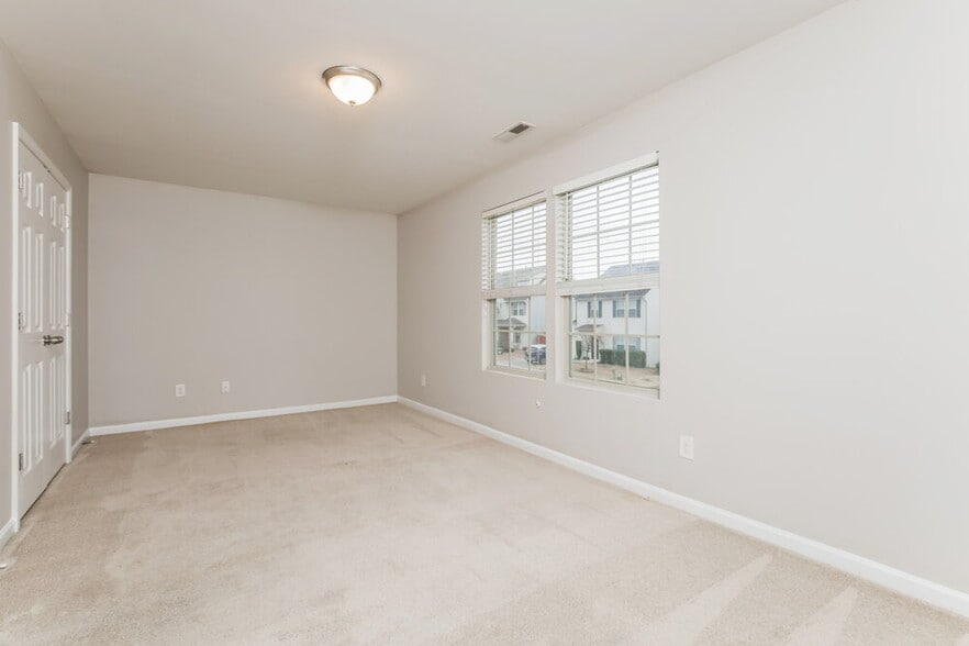 Building Photo - 1417 Ujamaa Dr