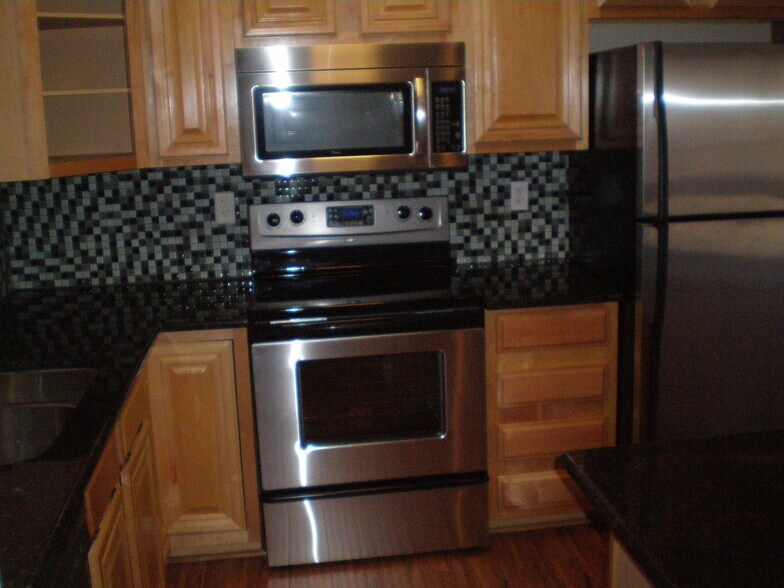 Building Photo - 5201 S Fox St