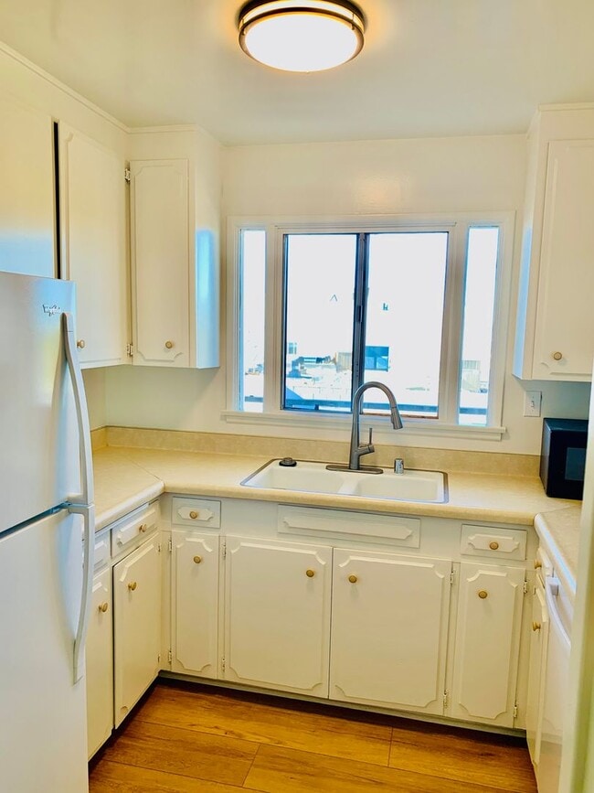 Building Photo - SCH217