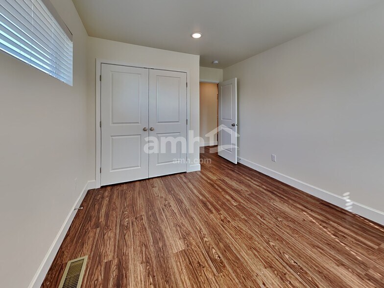 Building Photo - 33023 Lookout Ln