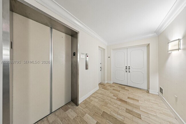 Building Photo - 881 Ocean Dr