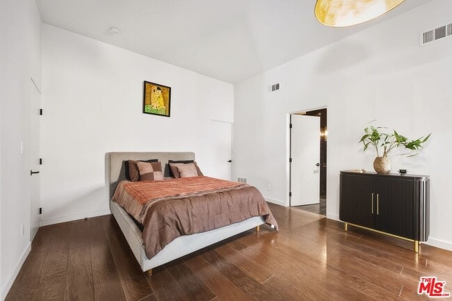 Building Photo - 3601 Dixie Canyon Pl