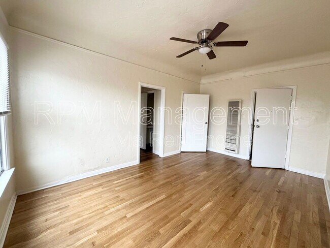 Building Photo - 1154 Normandie Ave