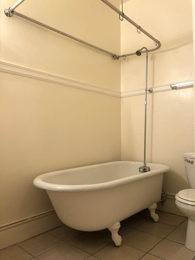 Building Photo - 2402 California St