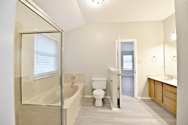 Building Photo - 12801 Margit Dr