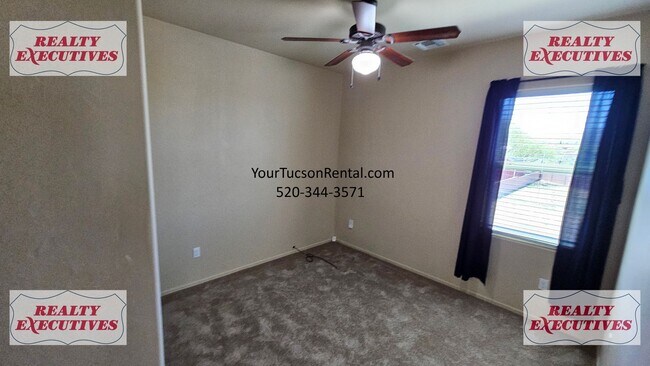 Building Photo - Wentworth Rd South - 4 Bedrooms 2.5 bathrooms, 3 car garage and large fenced yard