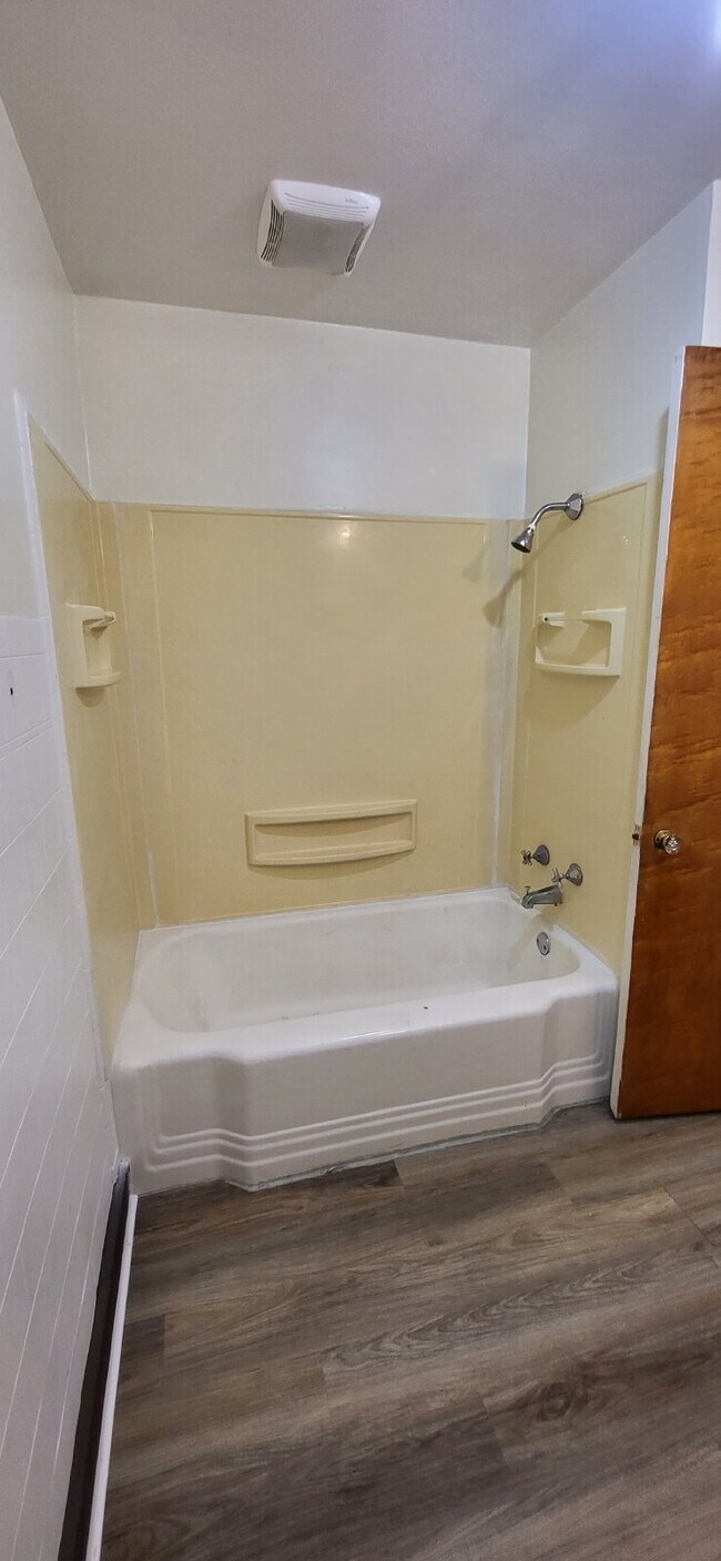 Building Photo - Single Level 2 Bed Half-Duplex