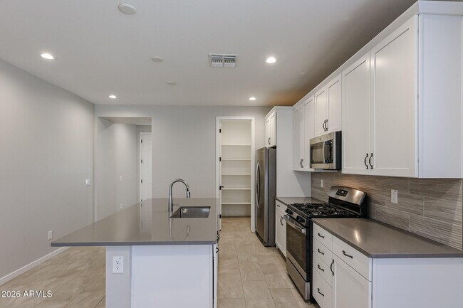 Building Photo - 10813 W Tonto St