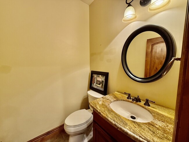 Building Photo - 6819 S Greenfield Way