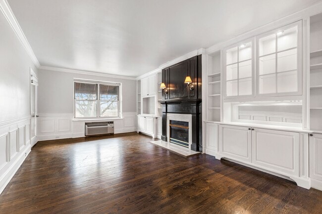 Building Photo - 25 W Elm St